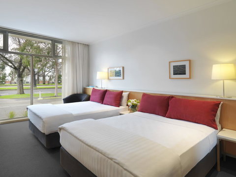 The Parkmore Hotel - Kawana Tourism 23