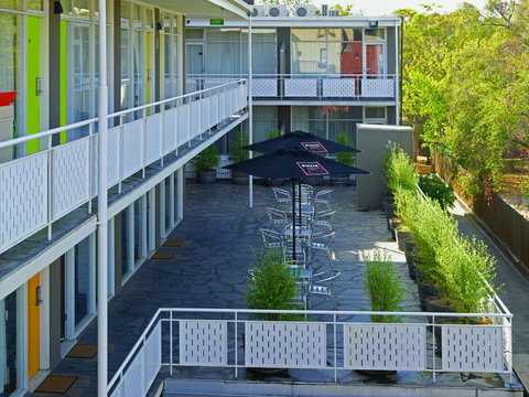 The Parkmore Hotel - Kawana Tourism 6