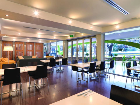 The Parkmore Hotel - Kawana Tourism 5