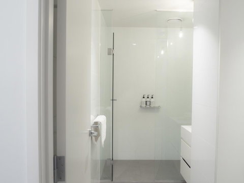 LittleStay Eporo - Central Apartments - Kawana Tourism 10