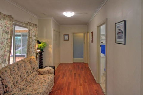Jacaranda House - Kawana Tourism 5