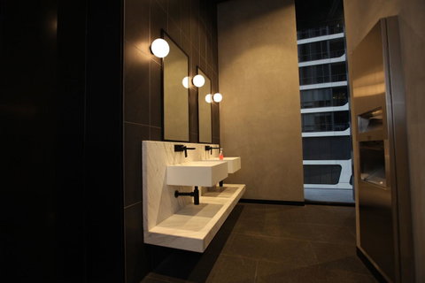 Melbourne Empire Apartments - Kawana Tourism 4