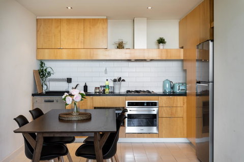 La Maison - Great View, Free Parking, Pool, Gym, Perfectly Located 2BR Apartment - Kawana Tourism 14