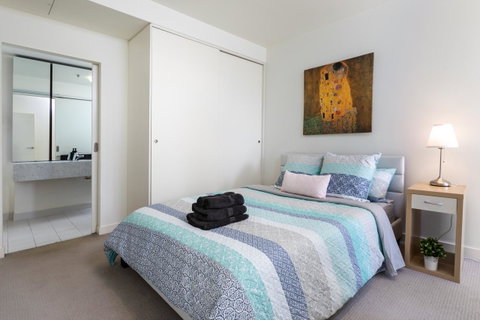 La Maison - Great View, Free Parking, Pool, Gym, Perfectly Located 2BR Apartment - Kawana Tourism 5