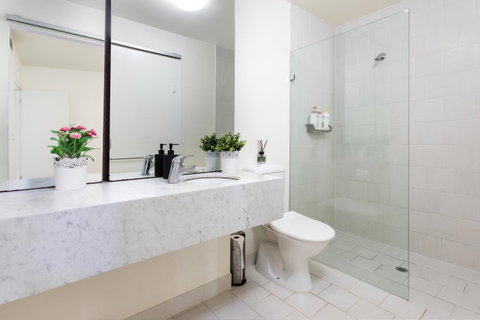 La Maison - Great View, Free Parking, Pool, Gym, Perfectly Located 2BR Apartment - Kawana Tourism 18