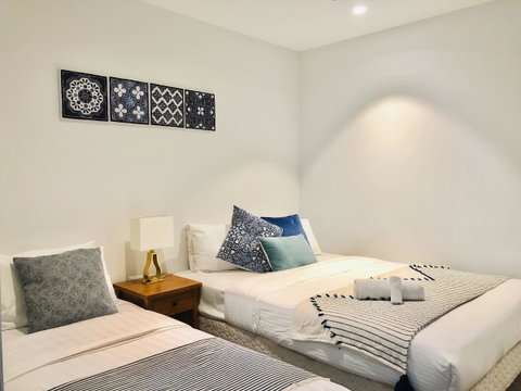 The Escape In Southern Cross Station - Kawana Tourism 28