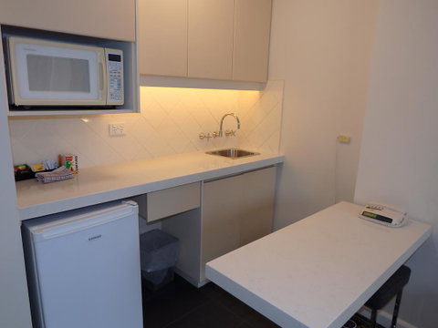 City Limits Hotel Apartments - Kawana Tourism 19