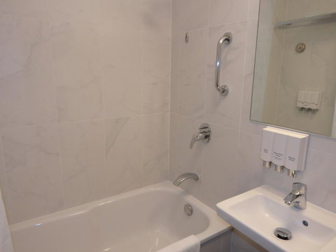 City Limits Hotel Apartments - Kawana Tourism 31