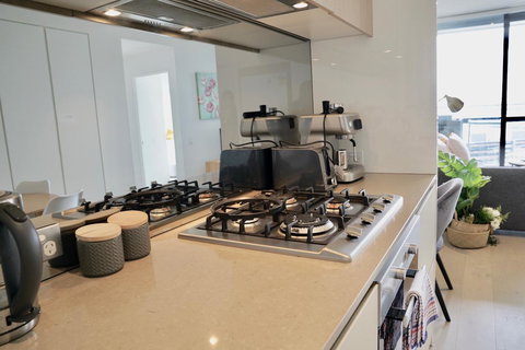 Pride Docklands Waterfront Apartment City View - Kawana Tourism 22