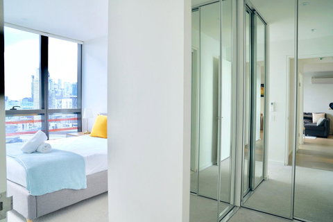 Pride Docklands Waterfront Apartment City View - Kawana Tourism 23