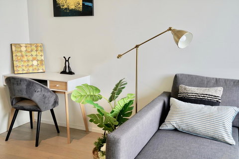 Pride Docklands Waterfront Apartment City View - Kawana Tourism 15