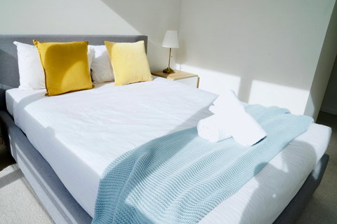 Pride Docklands Waterfront Apartment City View - Kawana Tourism 2