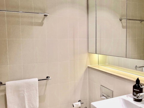 Pride Docklands Waterfront Apartment City View - Kawana Tourism 34