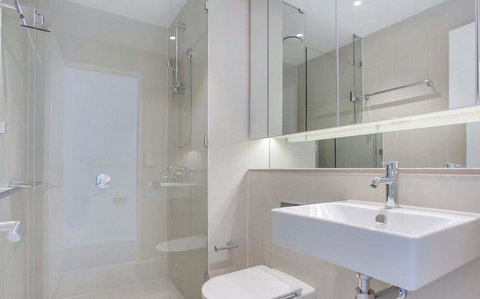 Pride Docklands Waterfront Apartment City View - Kawana Tourism 16