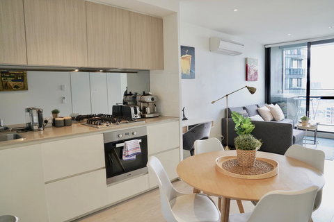 Pride Docklands Waterfront Apartment City View - Kawana Tourism 14