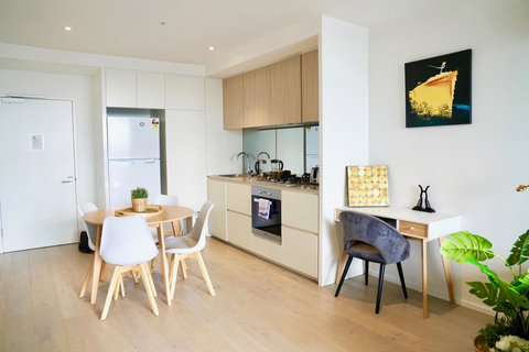 Pride Docklands Waterfront Apartment City View - Kawana Tourism 13