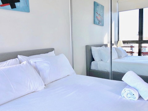 Pride Docklands Waterfront Apartment City View - Kawana Tourism 43