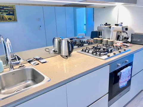 Pride Docklands Waterfront Apartment City View - Kawana Tourism 28