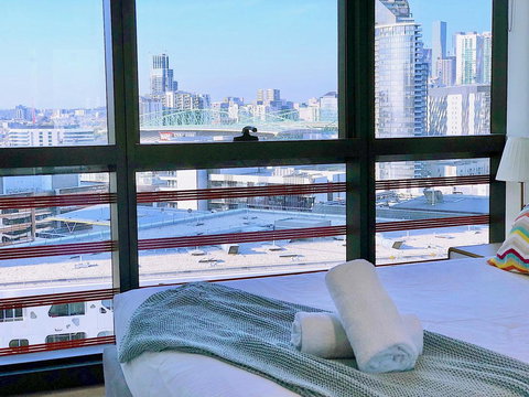 Pride Docklands Waterfront Apartment City View - Kawana Tourism 27