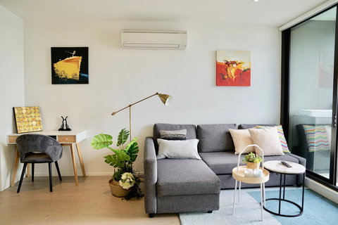 Pride Docklands Waterfront Apartment City View - Kawana Tourism 7