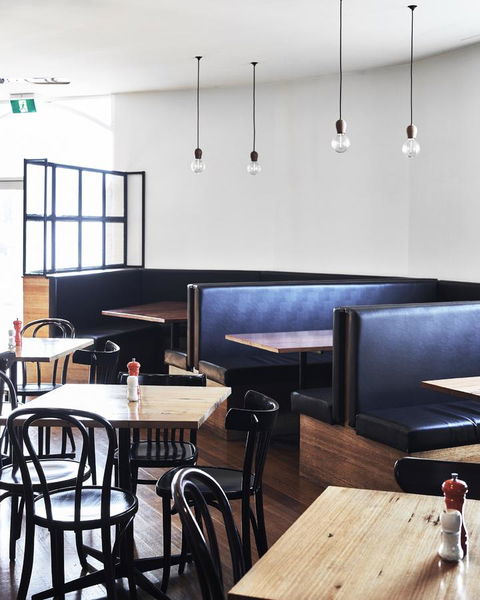 Plough Hotel - Kawana Tourism 13