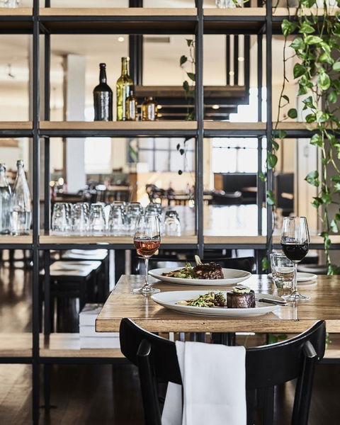 Plough Hotel - Kawana Tourism 14