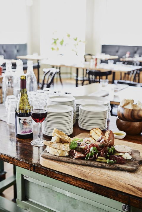 Plough Hotel - Kawana Tourism 23