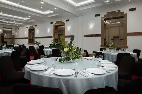 The Victoria Hotel - Kawana Tourism 14