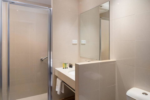 The Victoria Hotel - Kawana Tourism 9