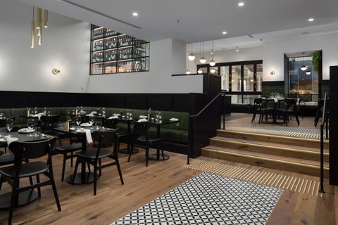 The Victoria Hotel - Kawana Tourism 7