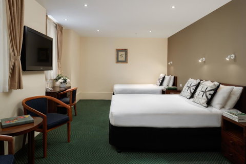 The Victoria Hotel - Kawana Tourism 32