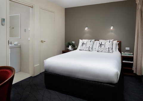 The Victoria Hotel - Kawana Tourism 15