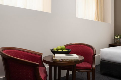 The Victoria Hotel - Kawana Tourism 10