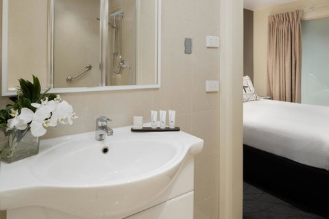 The Victoria Hotel - Kawana Tourism 36