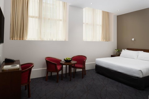 The Victoria Hotel - Kawana Tourism 11