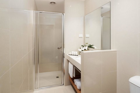The Victoria Hotel - Kawana Tourism 16