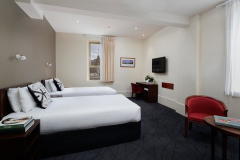 The Victoria Hotel - Kawana Tourism 39