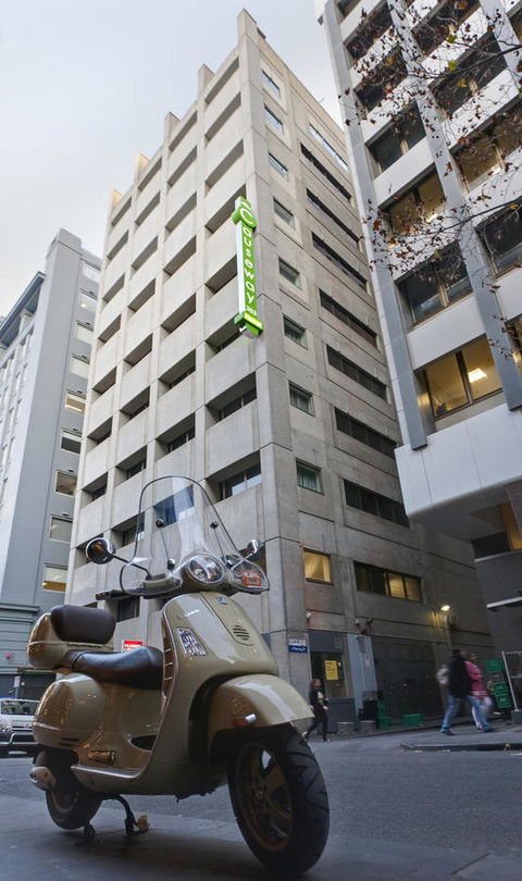 Causeway 353 Hotel - Kawana Tourism 3