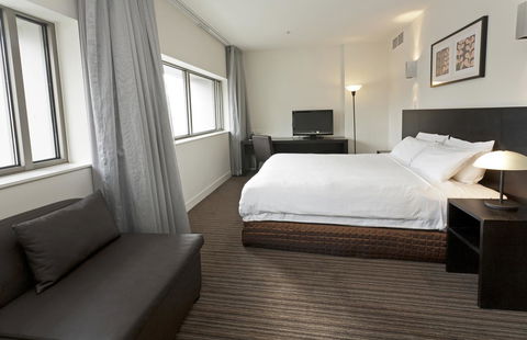 Causeway 353 Hotel - Kawana Tourism 25
