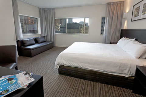 Causeway 353 Hotel - Kawana Tourism 34