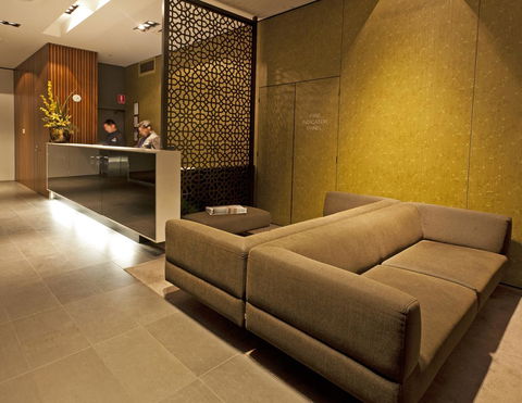 Causeway 353 Hotel - Kawana Tourism 13