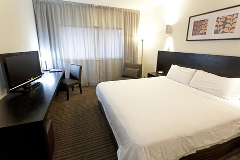 Causeway 353 Hotel - Kawana Tourism 5