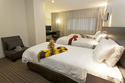 Causeway 353 Hotel - Kawana Tourism 37