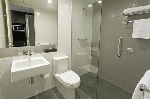 Causeway 353 Hotel - Kawana Tourism 2