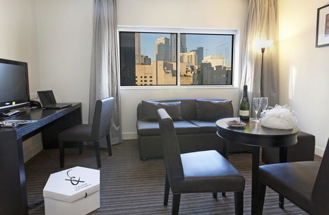 Causeway 353 Hotel - Kawana Tourism 36