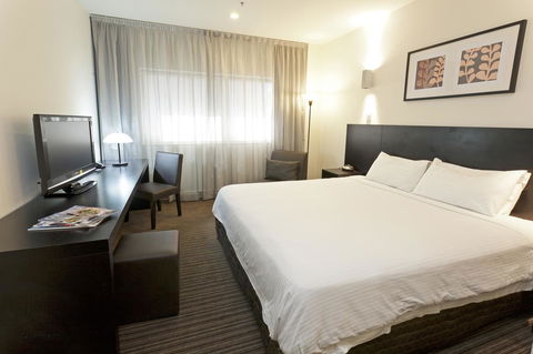 Causeway 353 Hotel - Kawana Tourism 0