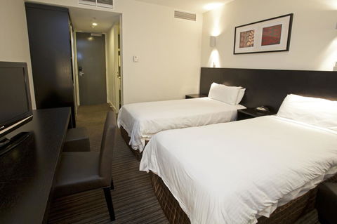 Causeway 353 Hotel - Kawana Tourism 26