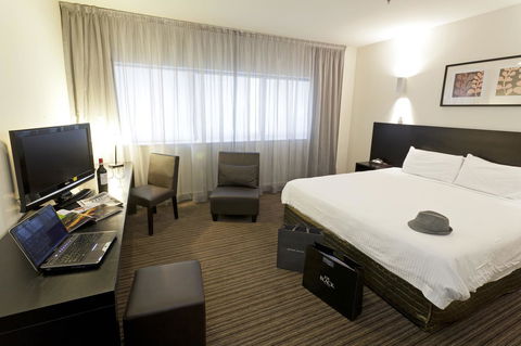 Causeway 353 Hotel - Kawana Tourism 24