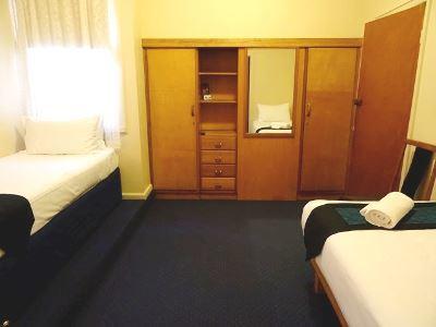 Amara Springs Guest House - Kawana Tourism 28