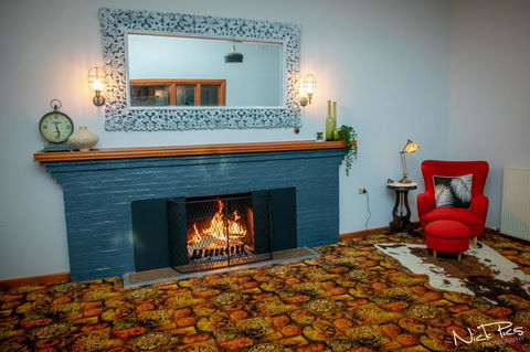 Amara Springs Guest House - Kawana Tourism 9